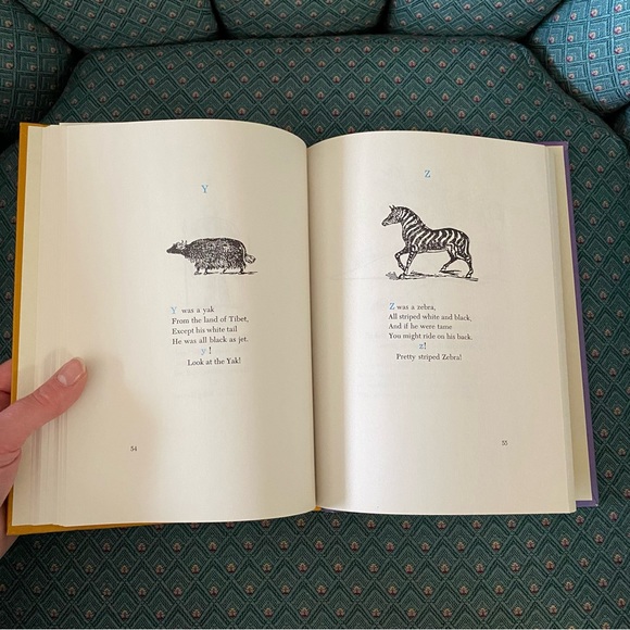 Dandelion Library Book; Best Loved Fables of Aesop & Nonsense Alphabets. - Picture 13 of 13